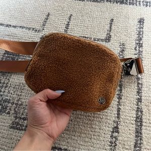 lululemon d u p e waist fanny pack bag